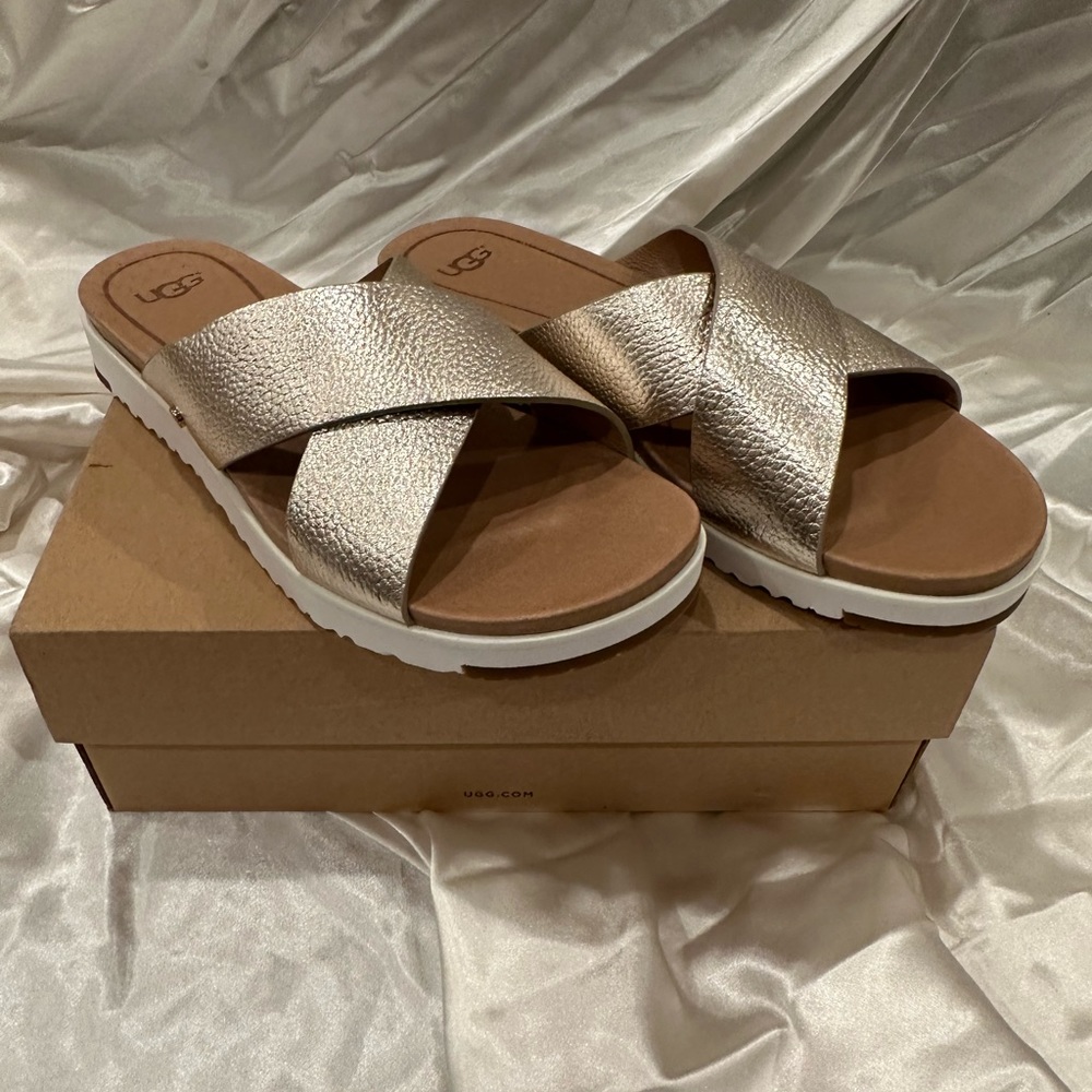 Ugg Kari Slides in hold leather
